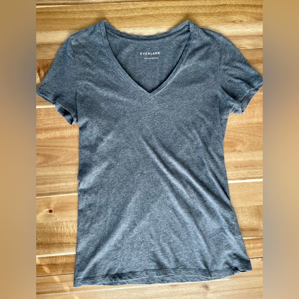 Everlane Women's Small V-Neck T Shirt Gray